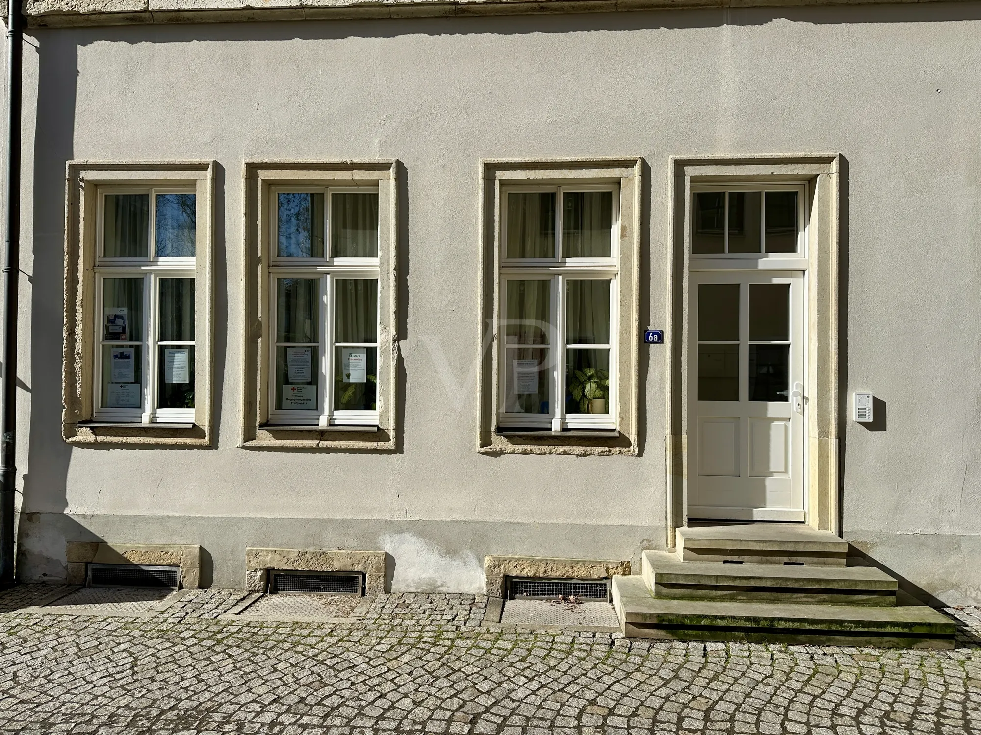 Hauseingang 6a zu den Wohnungen