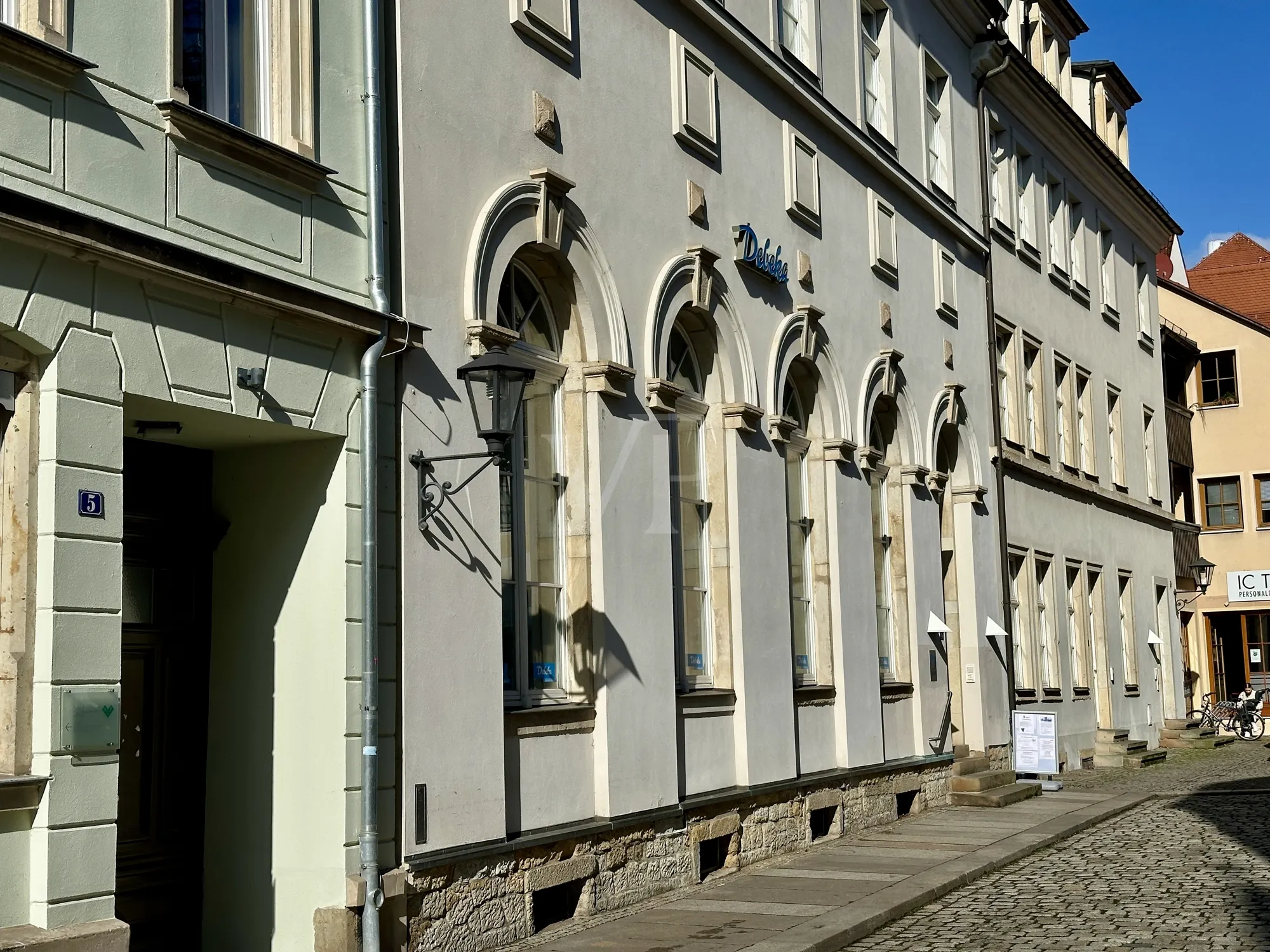 Fassadenanblick aus der Gerichtsstraße