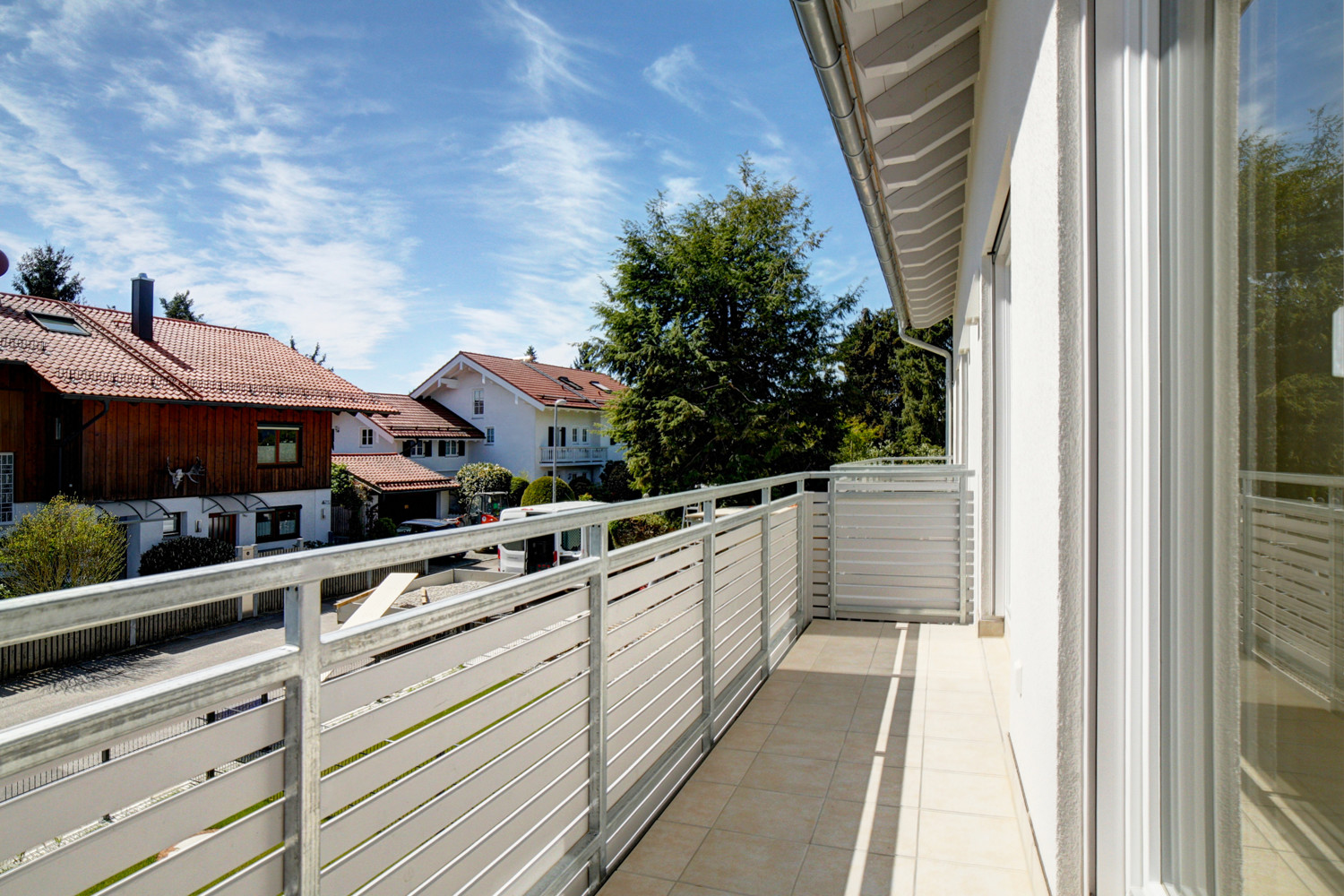Neubau - großzügige DHH mit 7 Zimmern in Holzkirchen