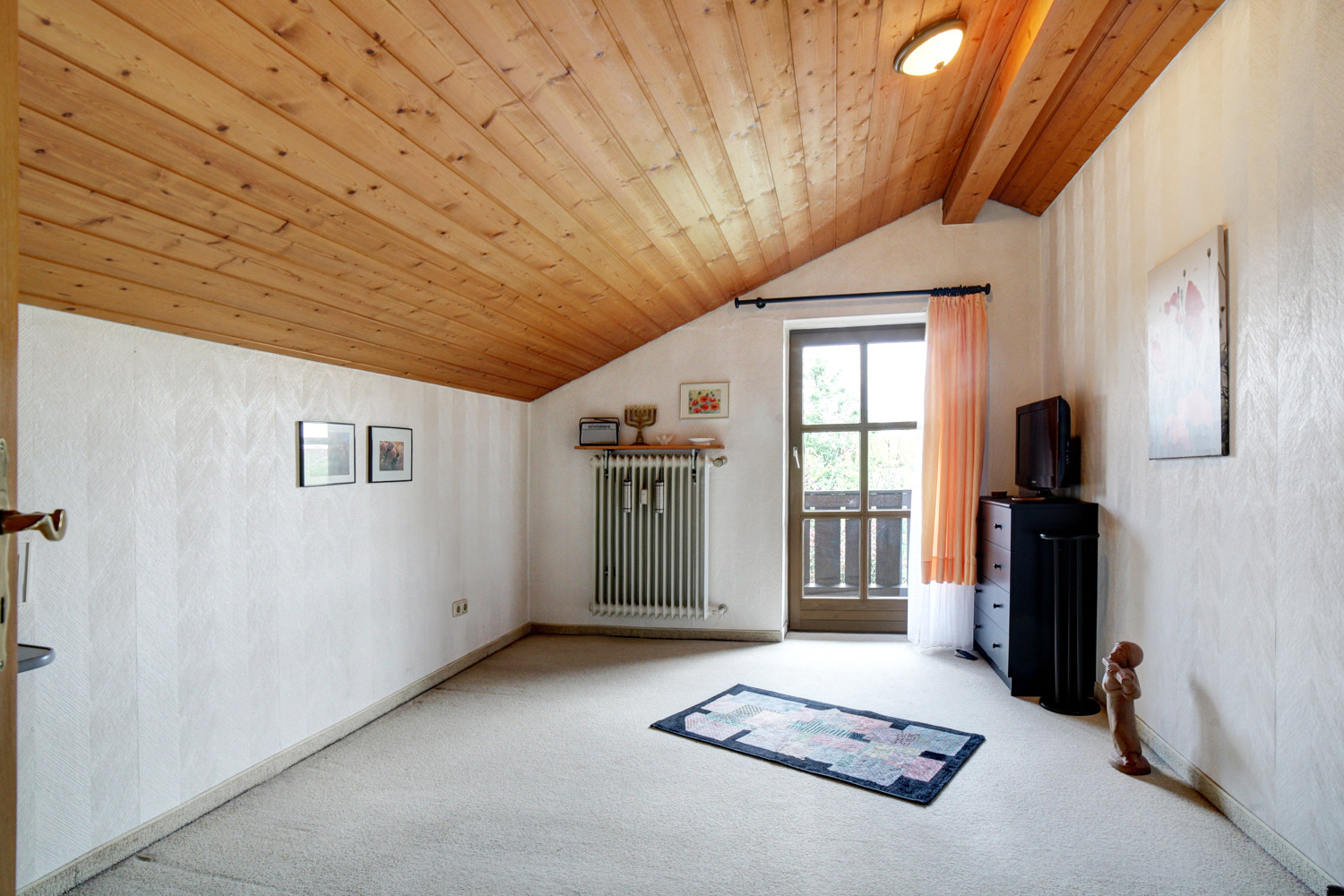 Zimmer mit Balkon