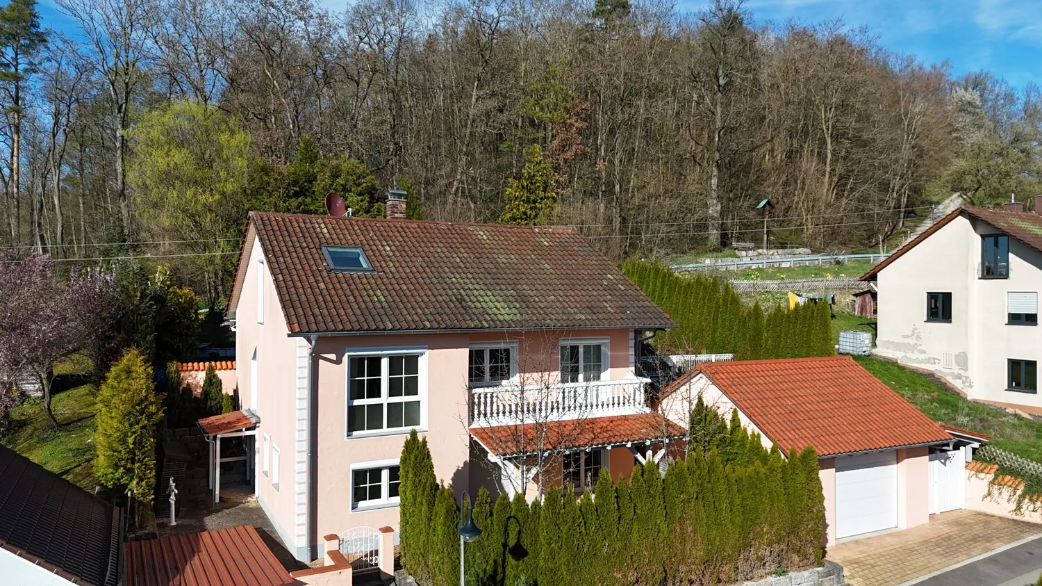 Modernes Einfamilienhaus mit herrlichem Ausblick und Einliegerwohnung