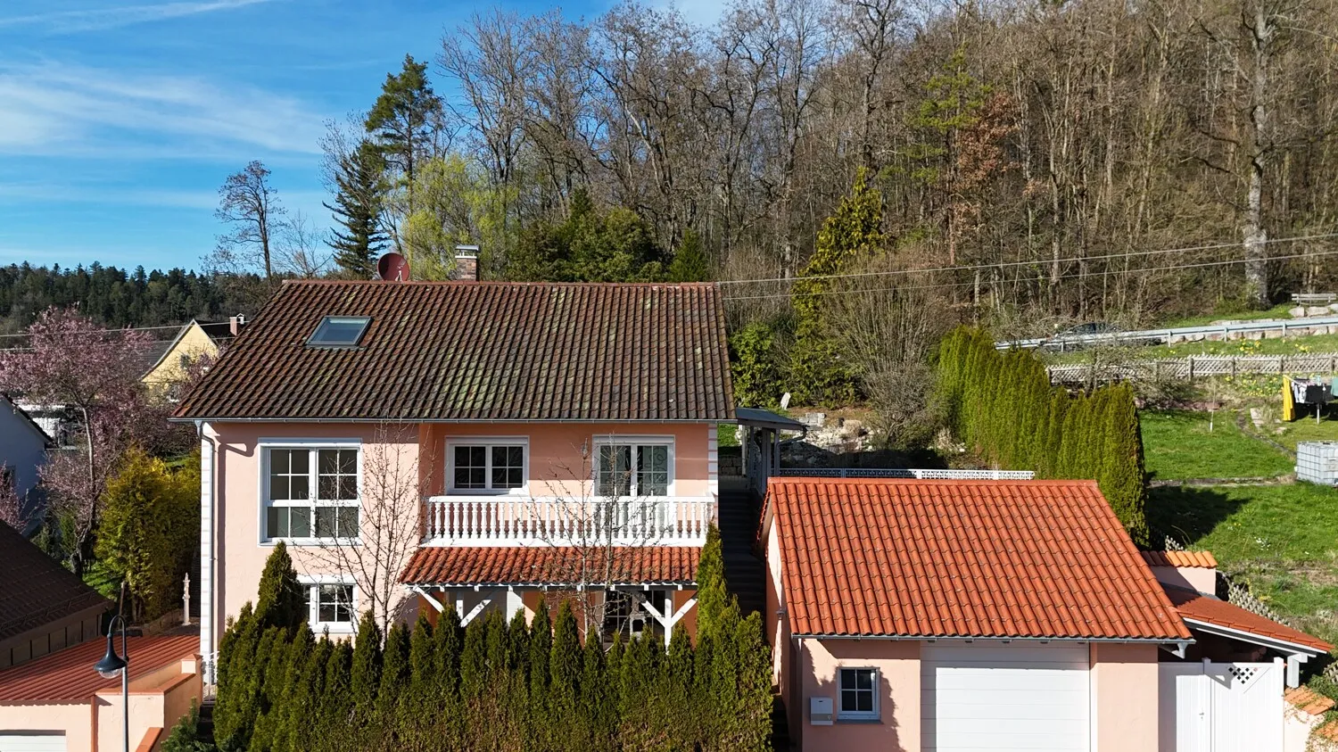 Modernes Einfamilienhaus mit herrlichem Ausblick und Einliegerwohnung