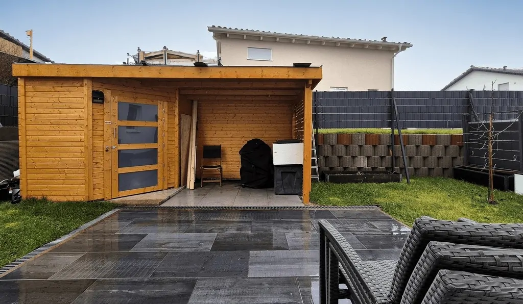 Neuwertige Doppelhaushälfte mit vielen Extras und zwei Bädern in gesuchter Lage!