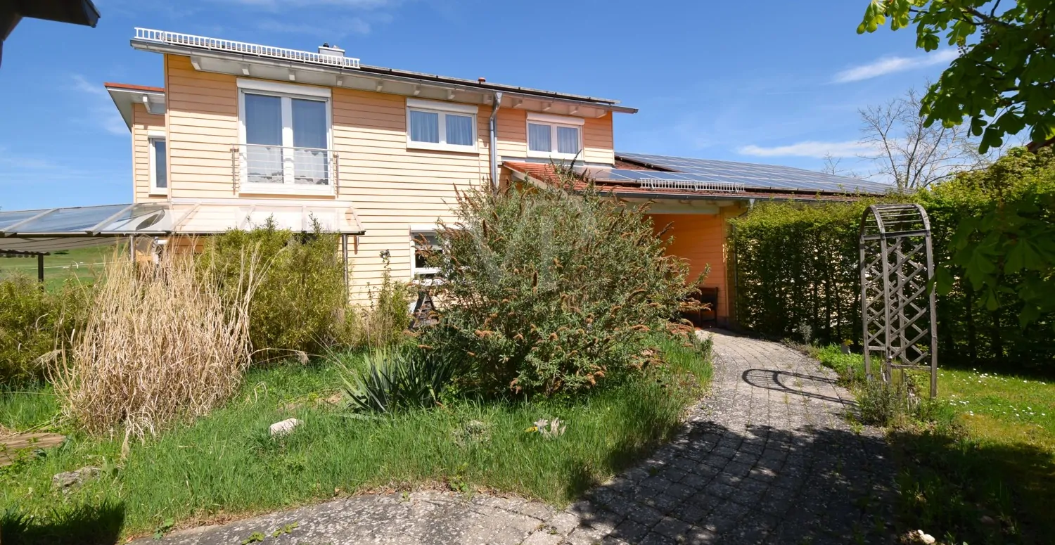 Außenansicht / Fronteingang Wohnhaus