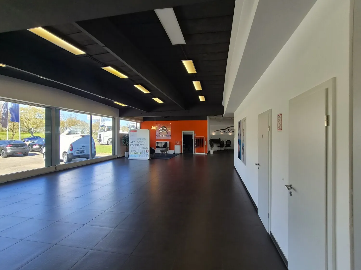 Innenansicht Autohaus