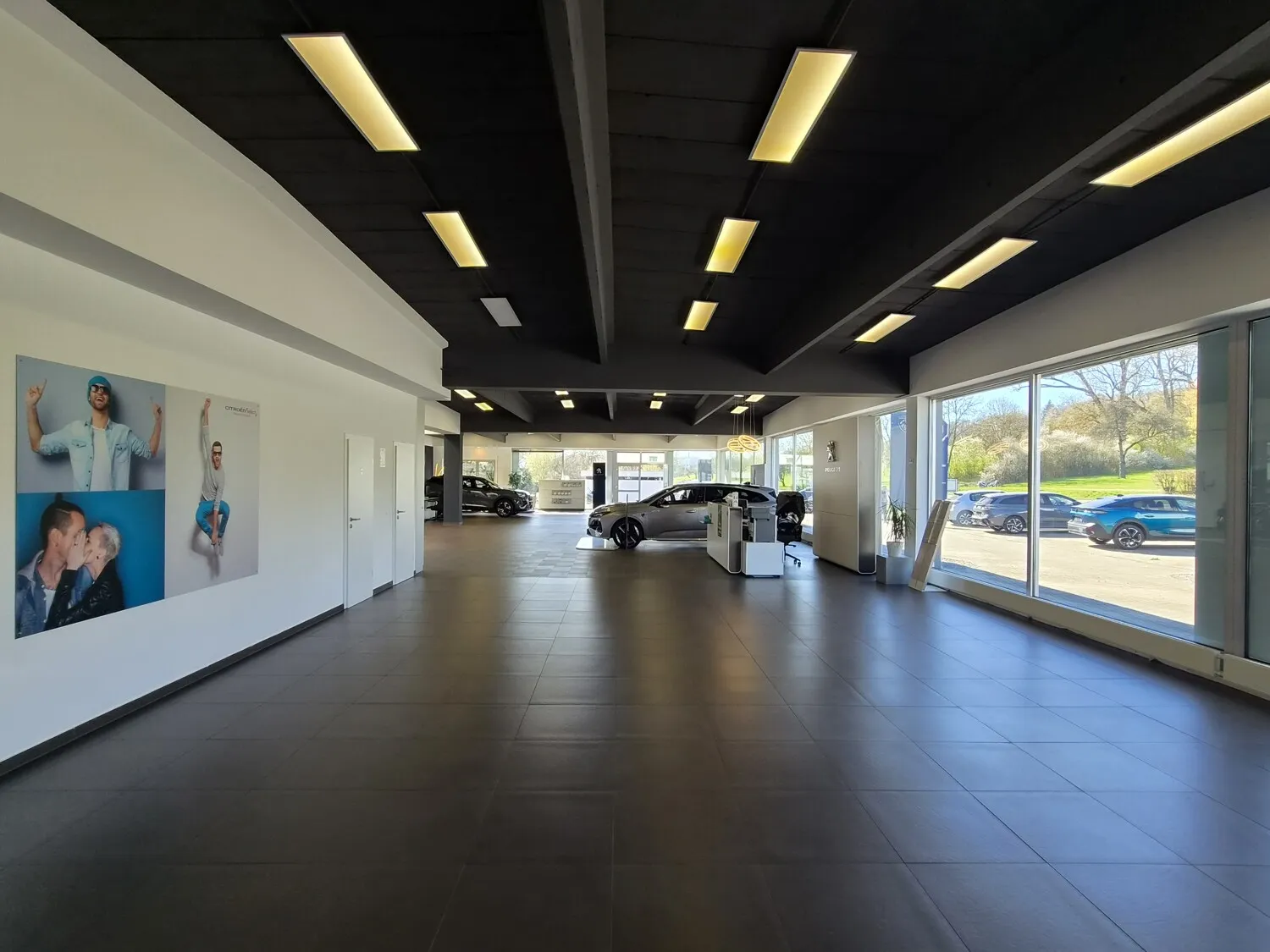 Innenansicht Autohaus