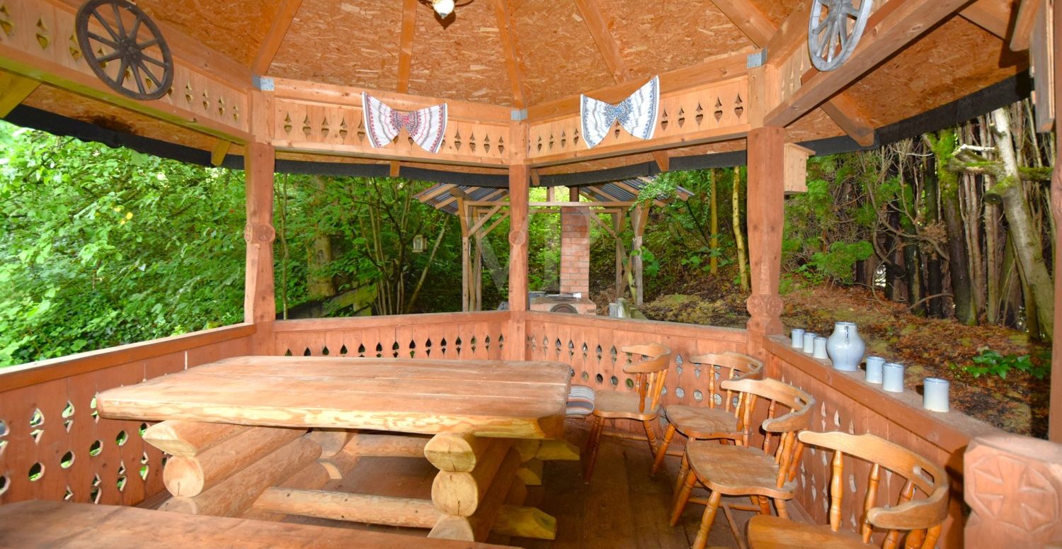 Holzpavillon