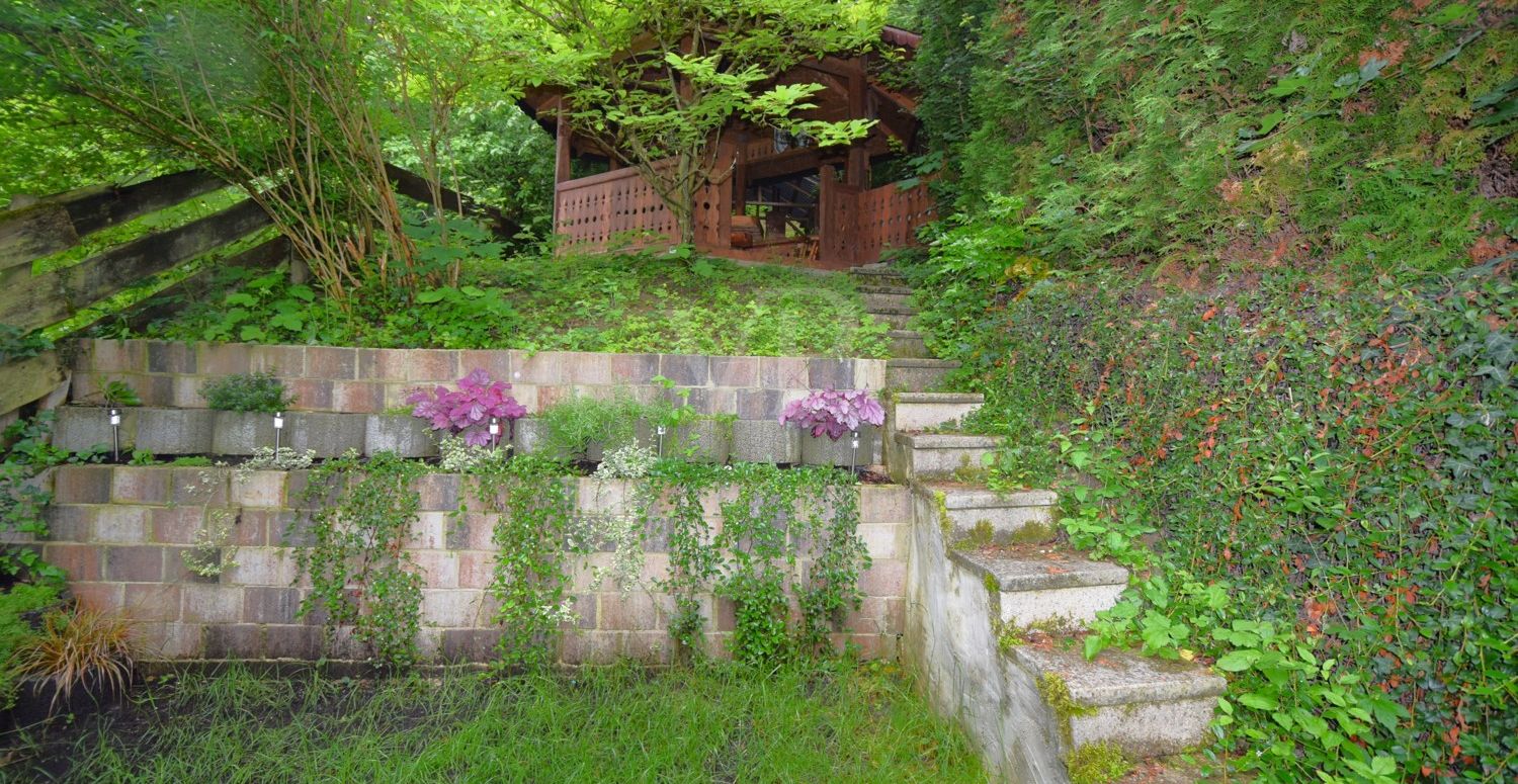 Zugang zum Holzpavillon
