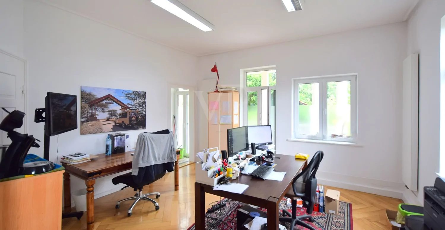 Büro EG