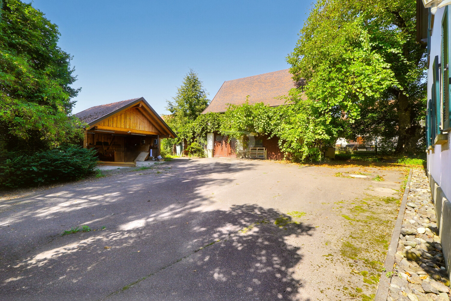 Hof / Carport