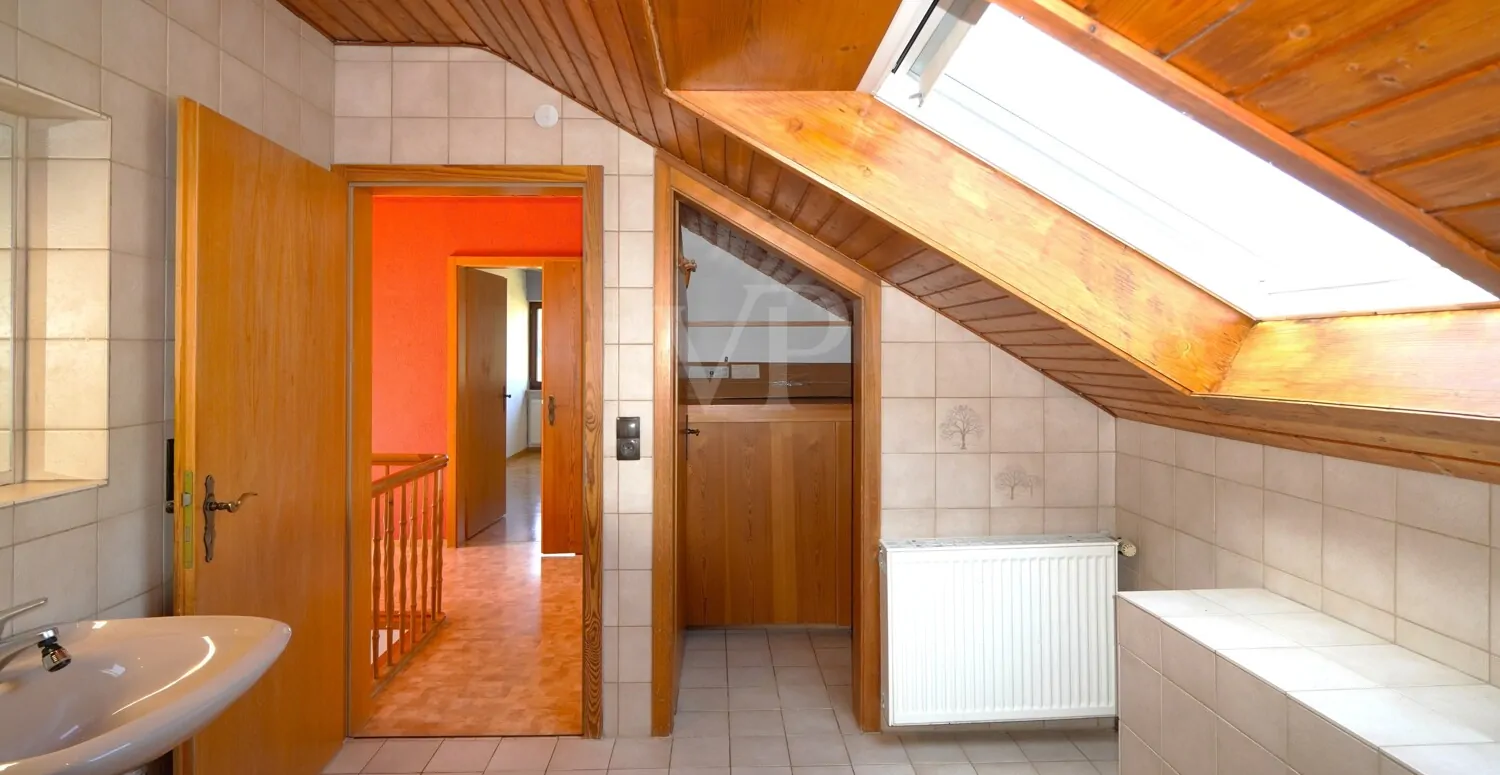 Obergeschoss Badezimmer-Abstellraum