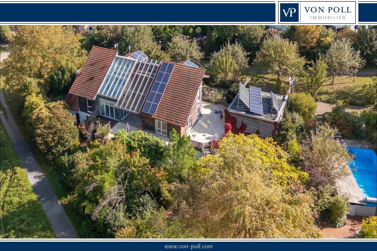 Zeitlose Eleganz! Ein Wohntraum umgeben von Natur mit großzügigem Flächenangebot, Pool und Sauna