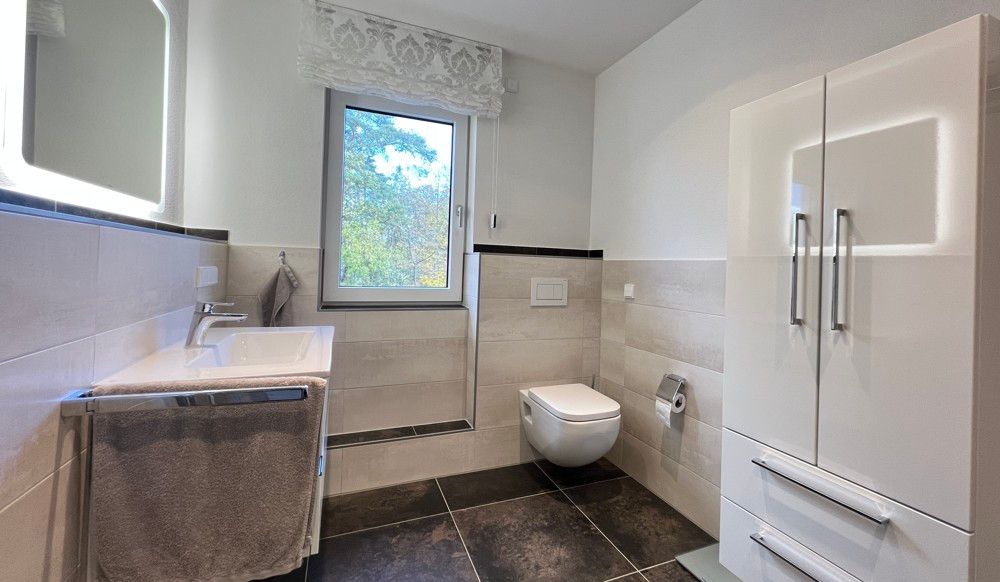 Modernes Badezimmer