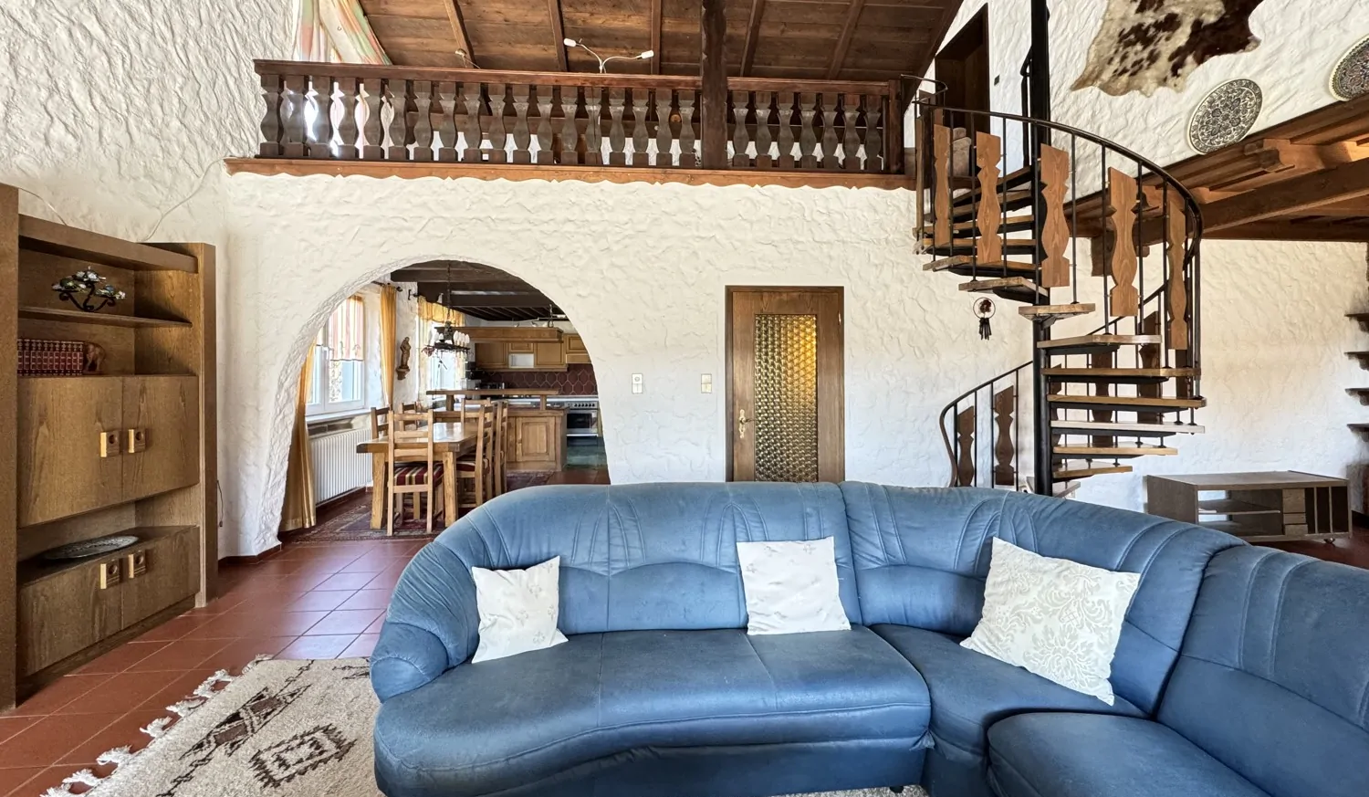 Wohnzimmer mit Blick auf die Galerie