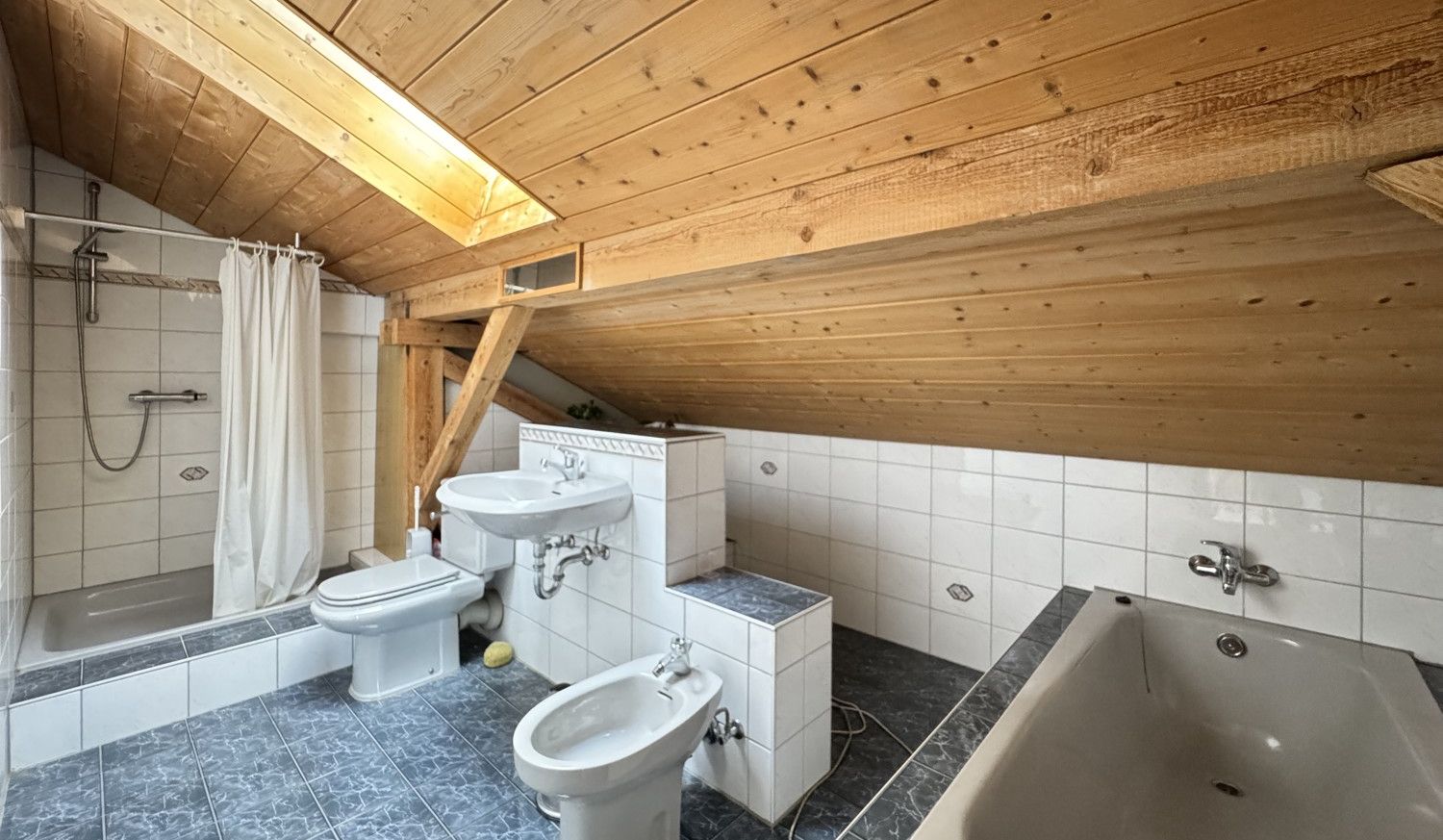 Badezimmer / ELF