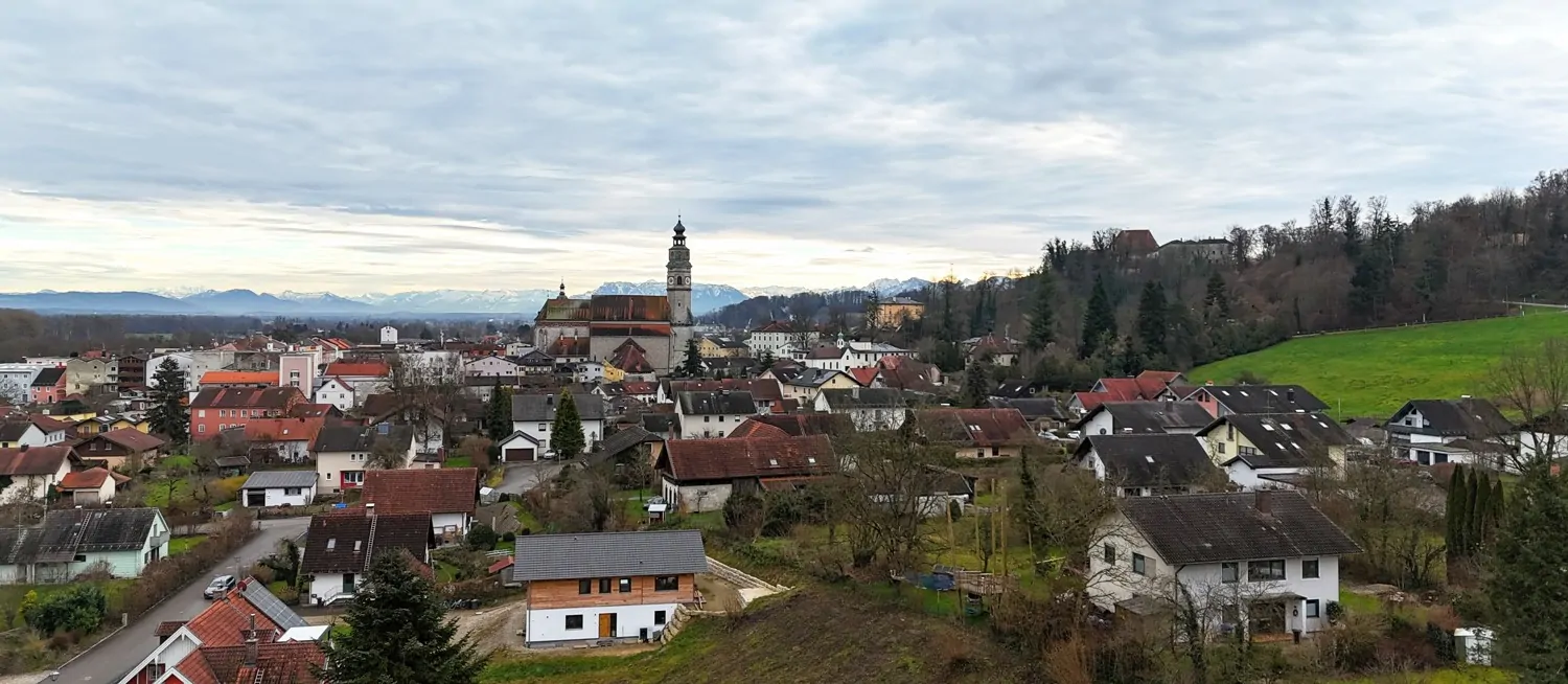 Fernsicht über Tittmoning hinweg
