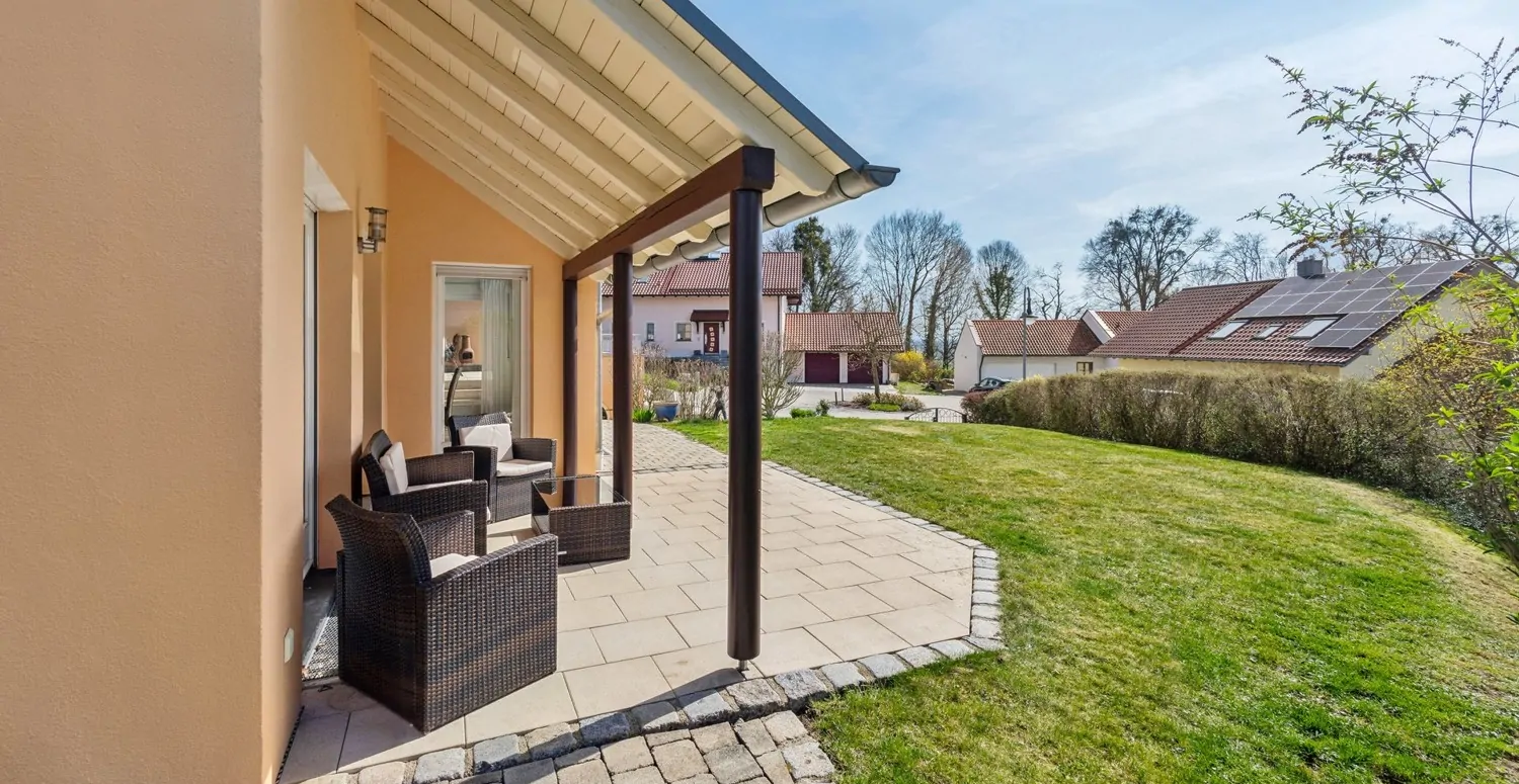 Terrasse und Garten Südwestseite