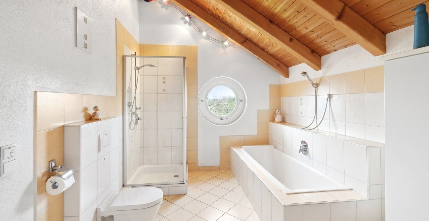 Badezimmer 2 im 1. OG