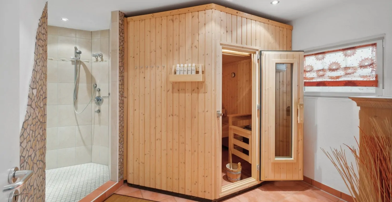 Sauna & Dusche im KG