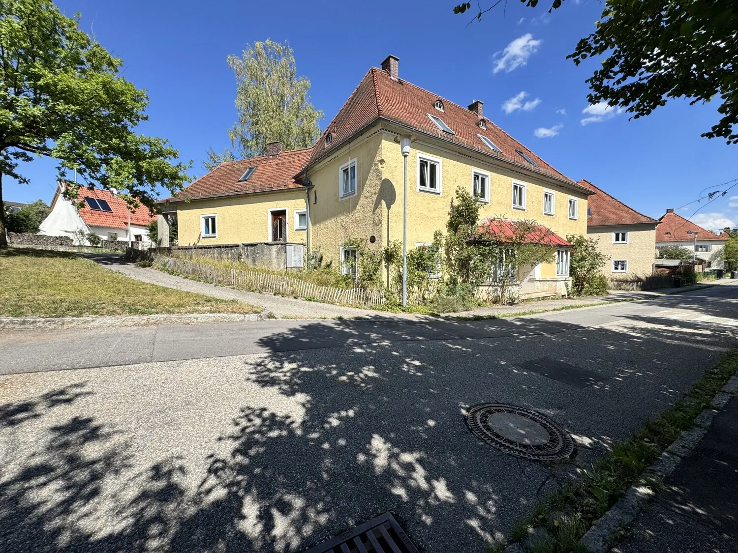 Schönes Eckgrundstück