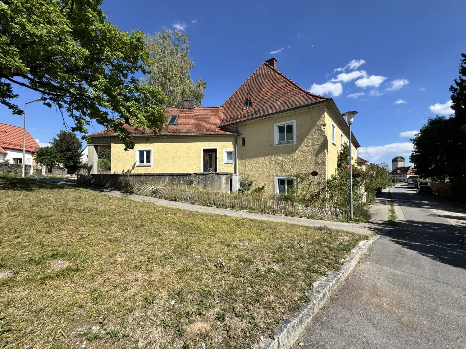 Großzügiges Mehrparteienhaus