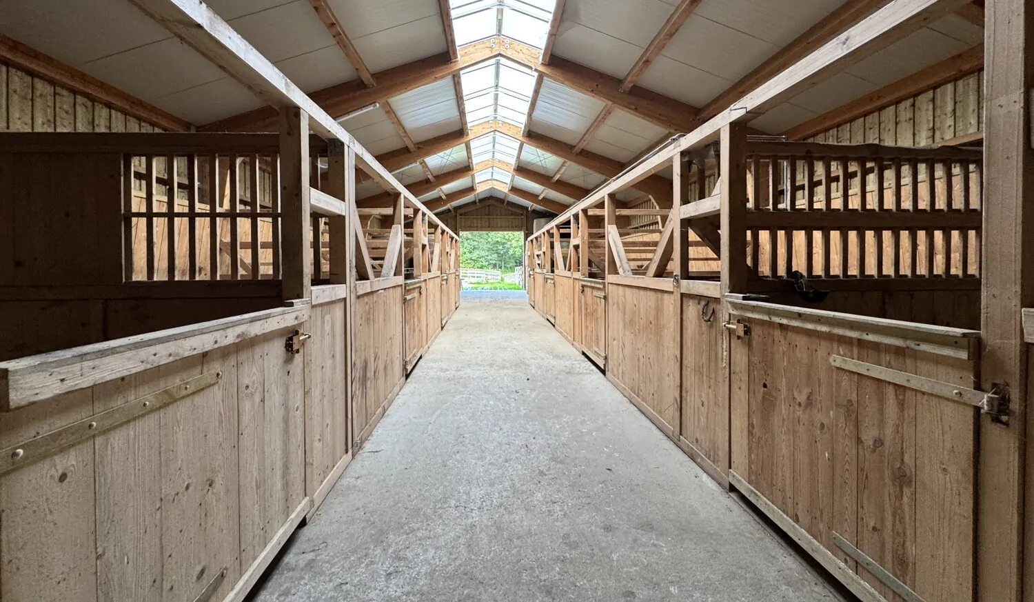 Boxen im Pferdestall