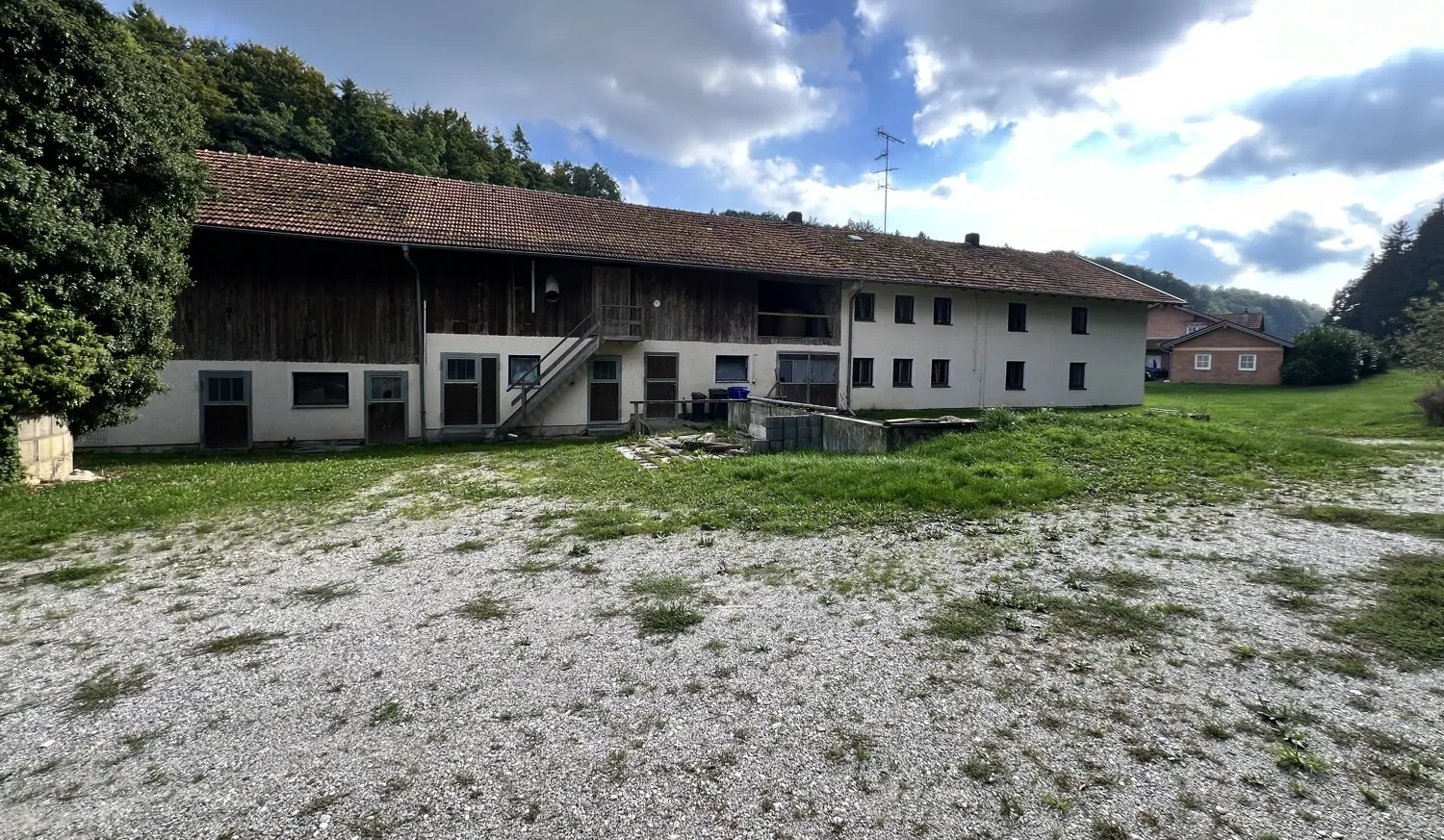 Wohnhaus Alt mit Stallungen