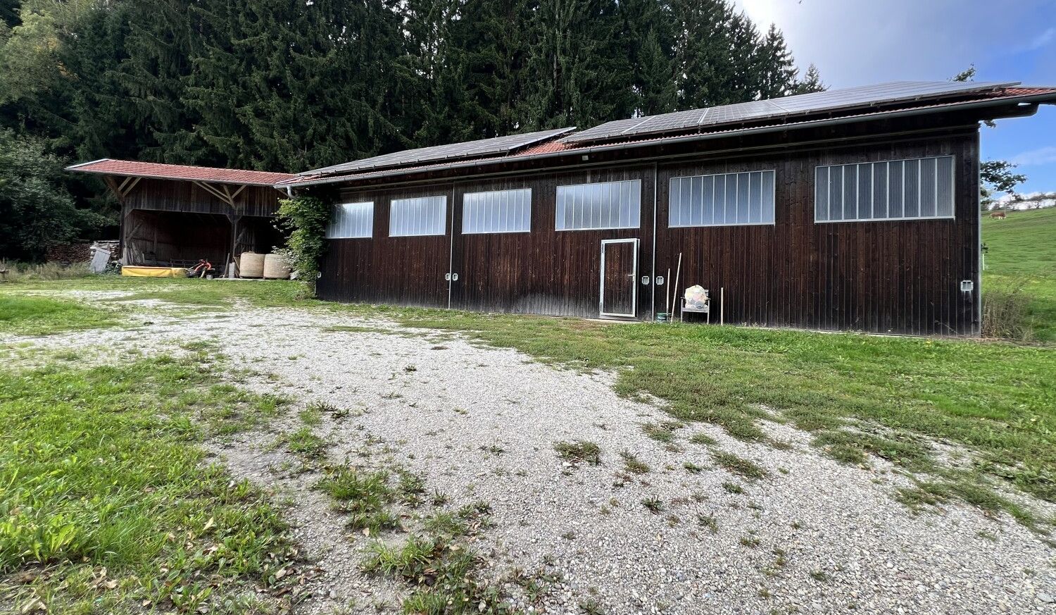 Maschinenhalle mit PV