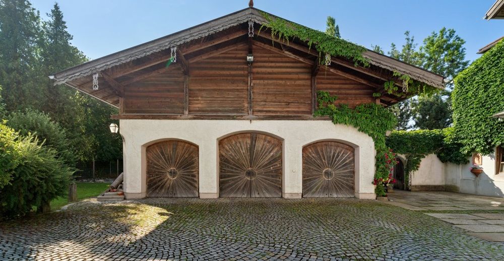Die Garagen im Nebengebäude