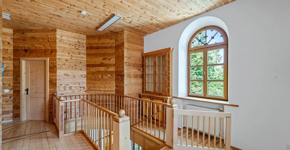 Zirbenholz im Obergeschoss