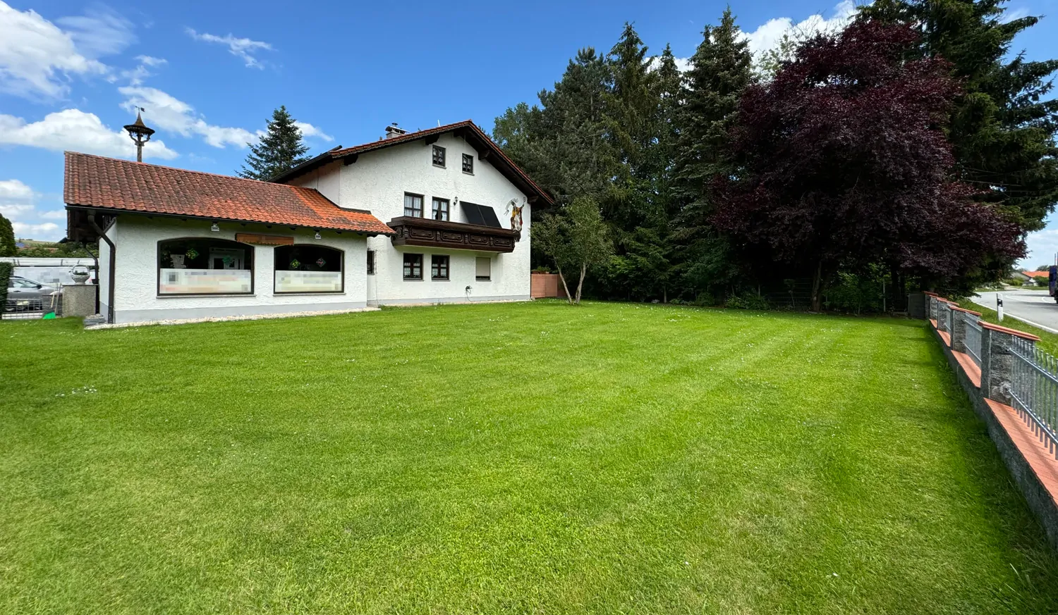 Gartenfläche zur Straßenseite