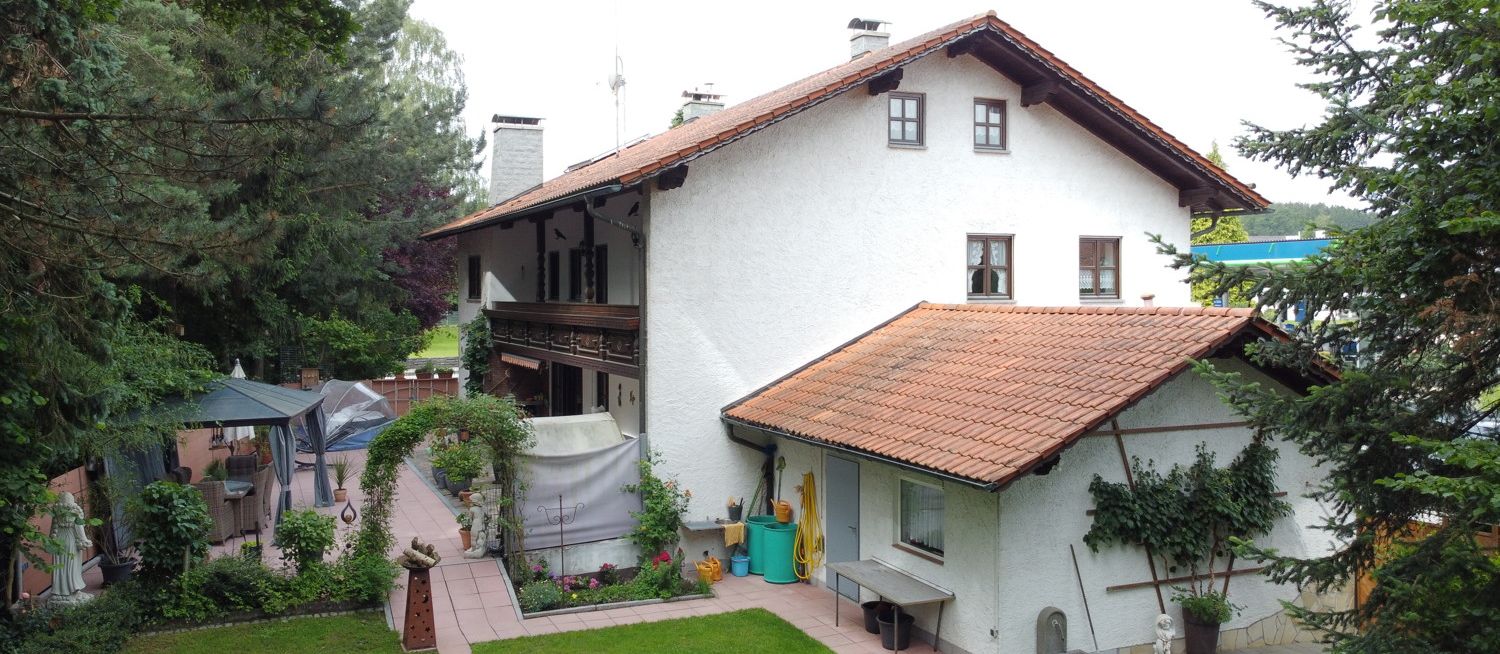 Garagenrückseite