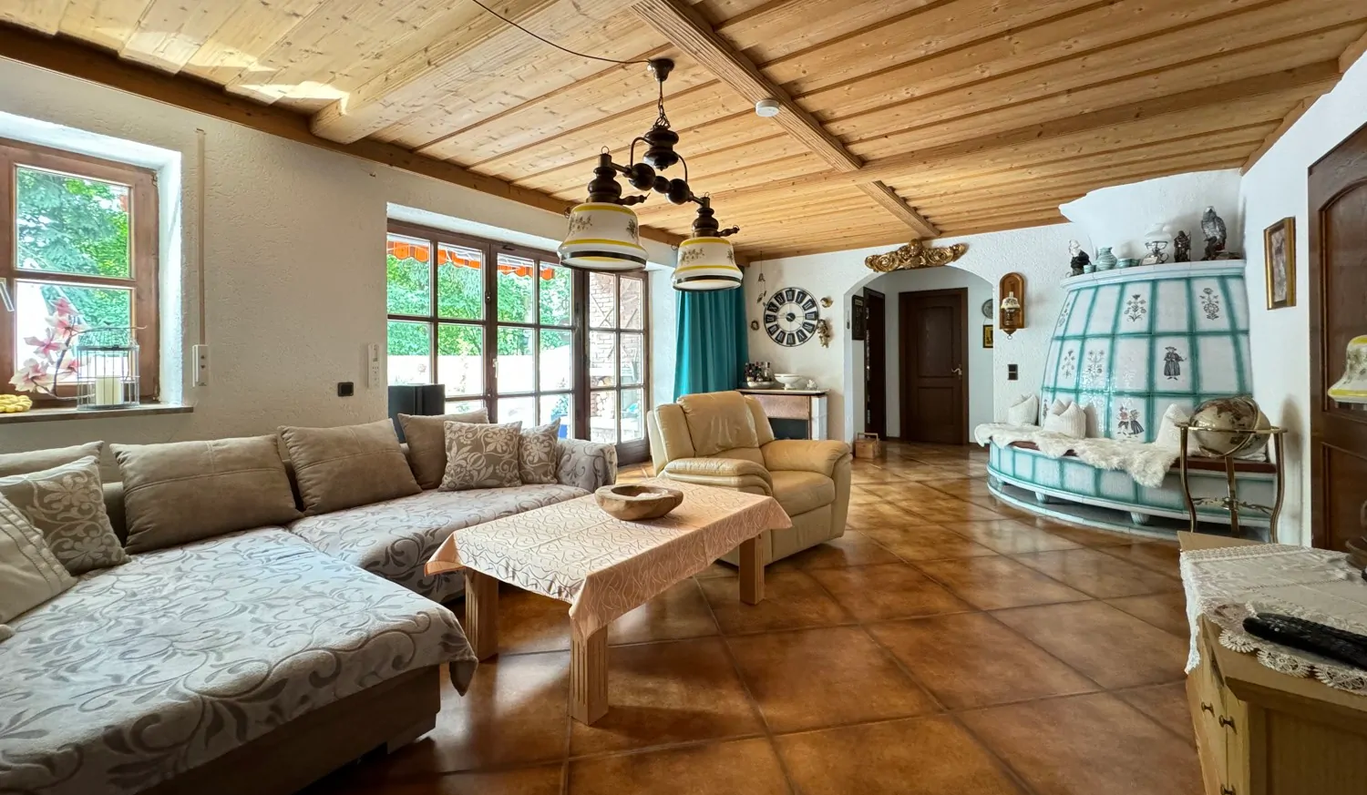 Lichtdurchfluteter Wohnraum