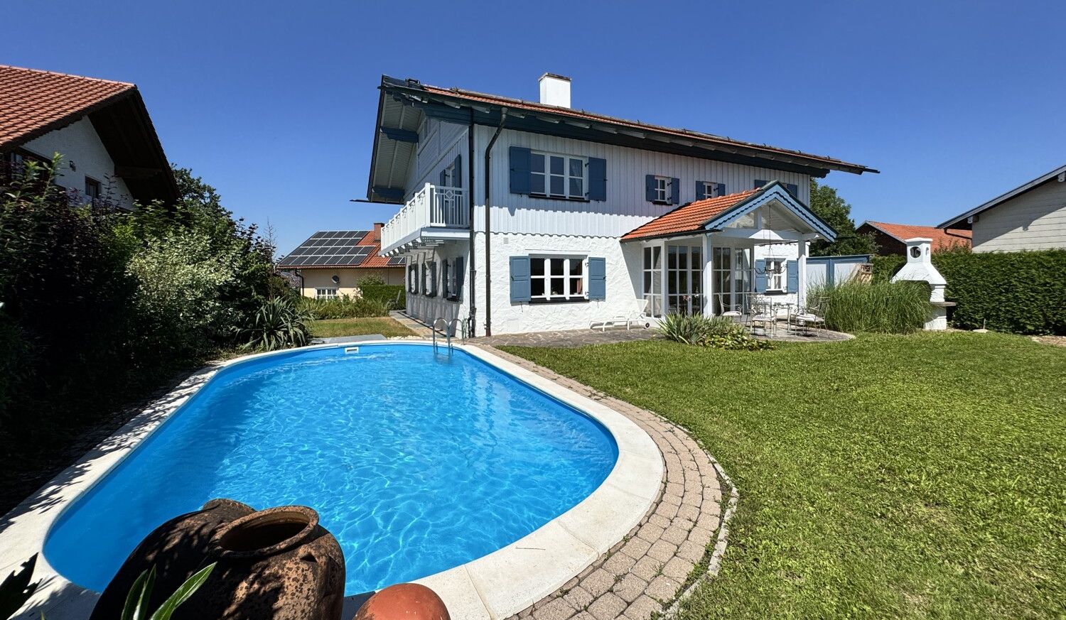 Südseite mit Pool