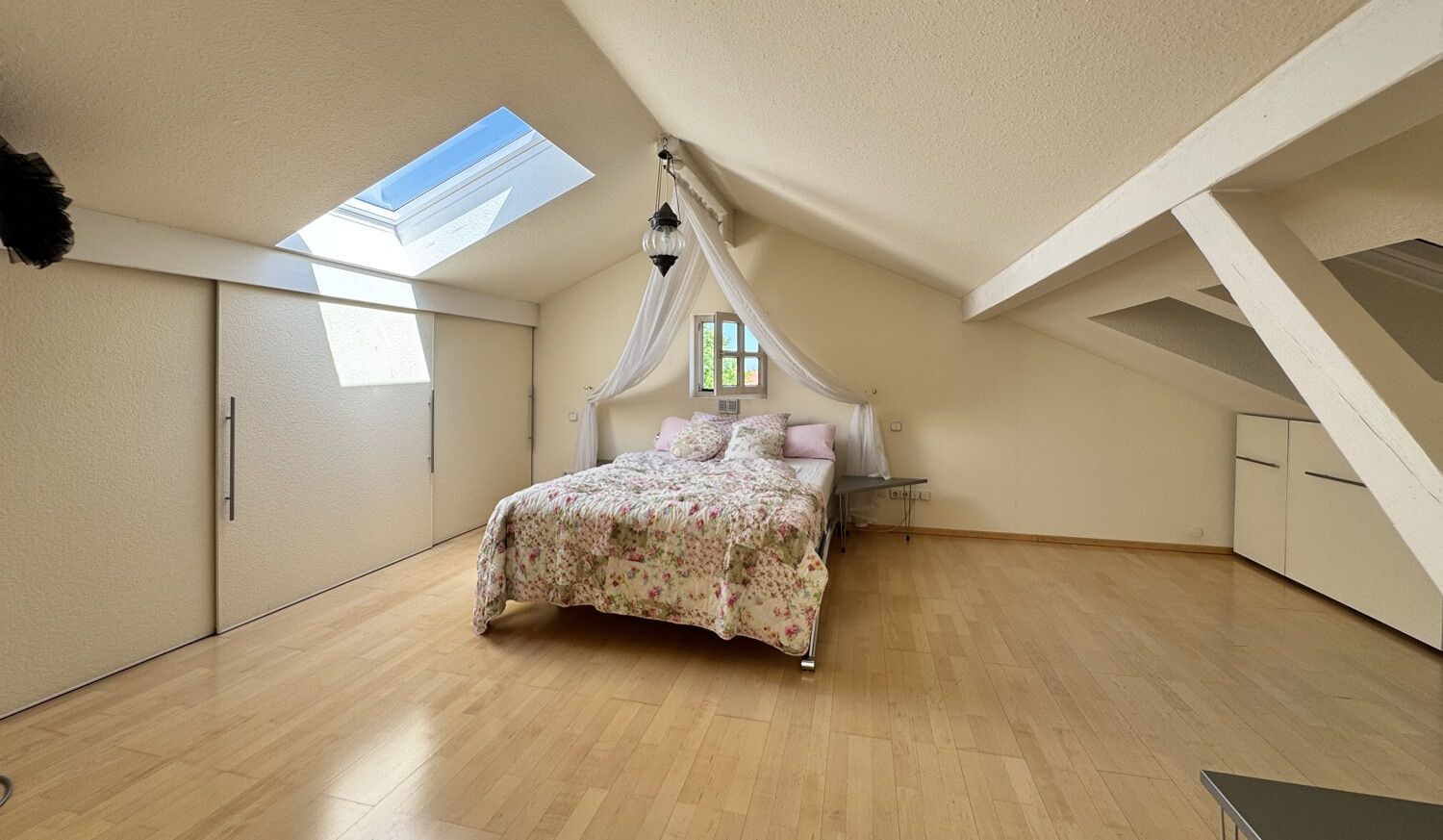 Schlafzimmer DG