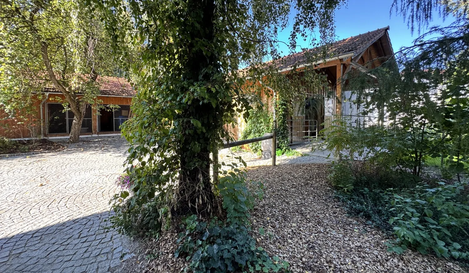 Holz & Herz – Pferdestall