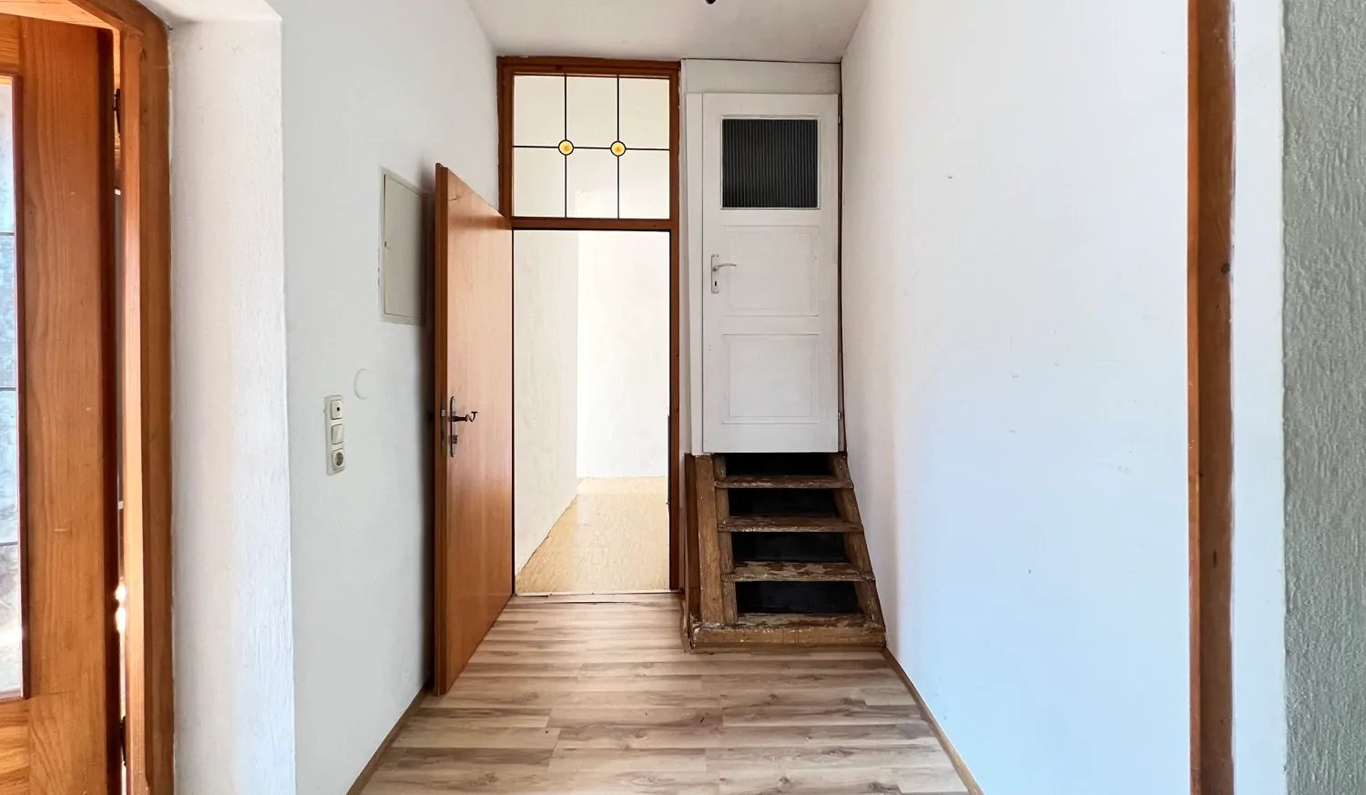 Flur & Zugang zum Dachgeschoss