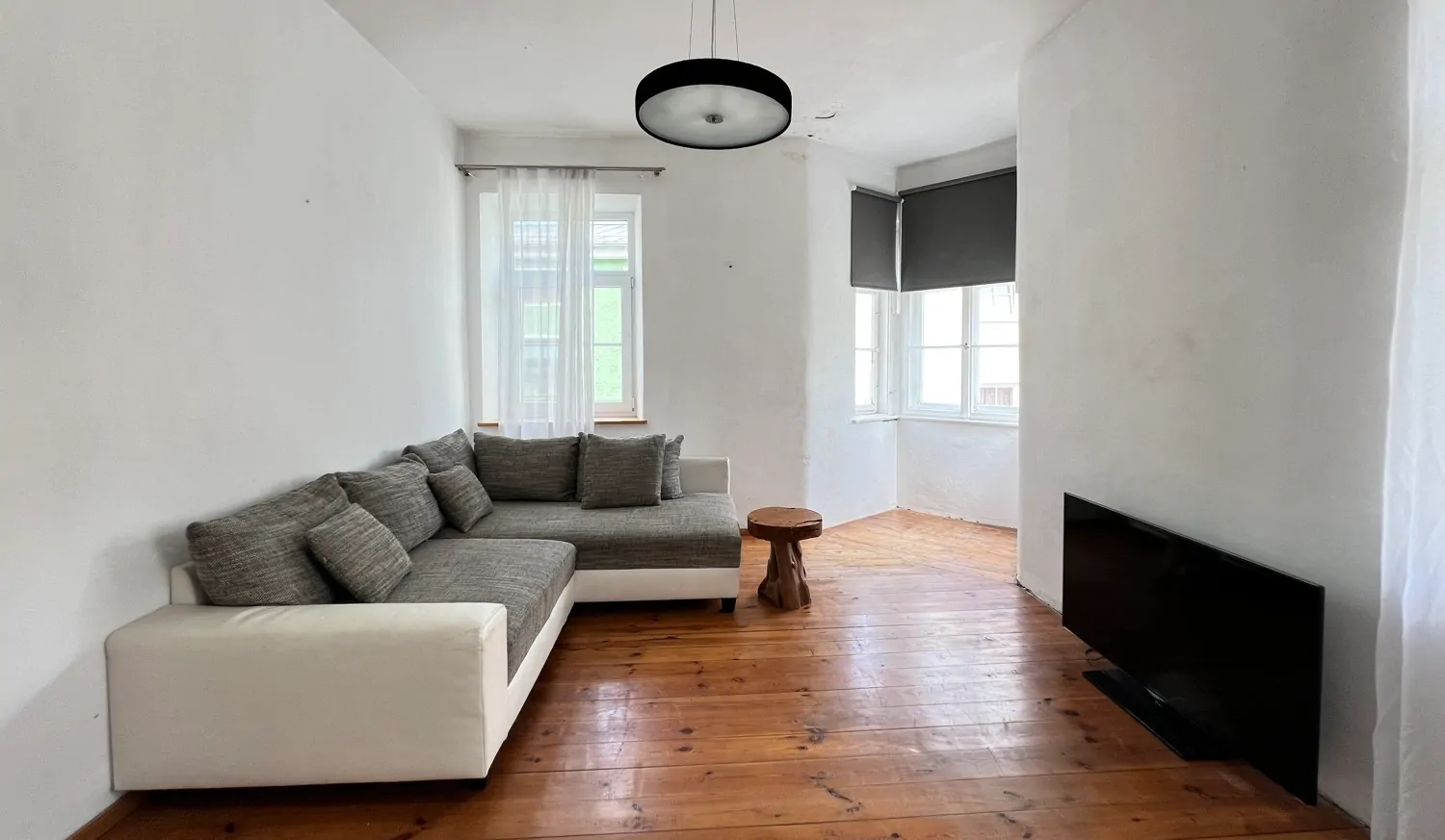 Wohnzimmer mit Erker OG