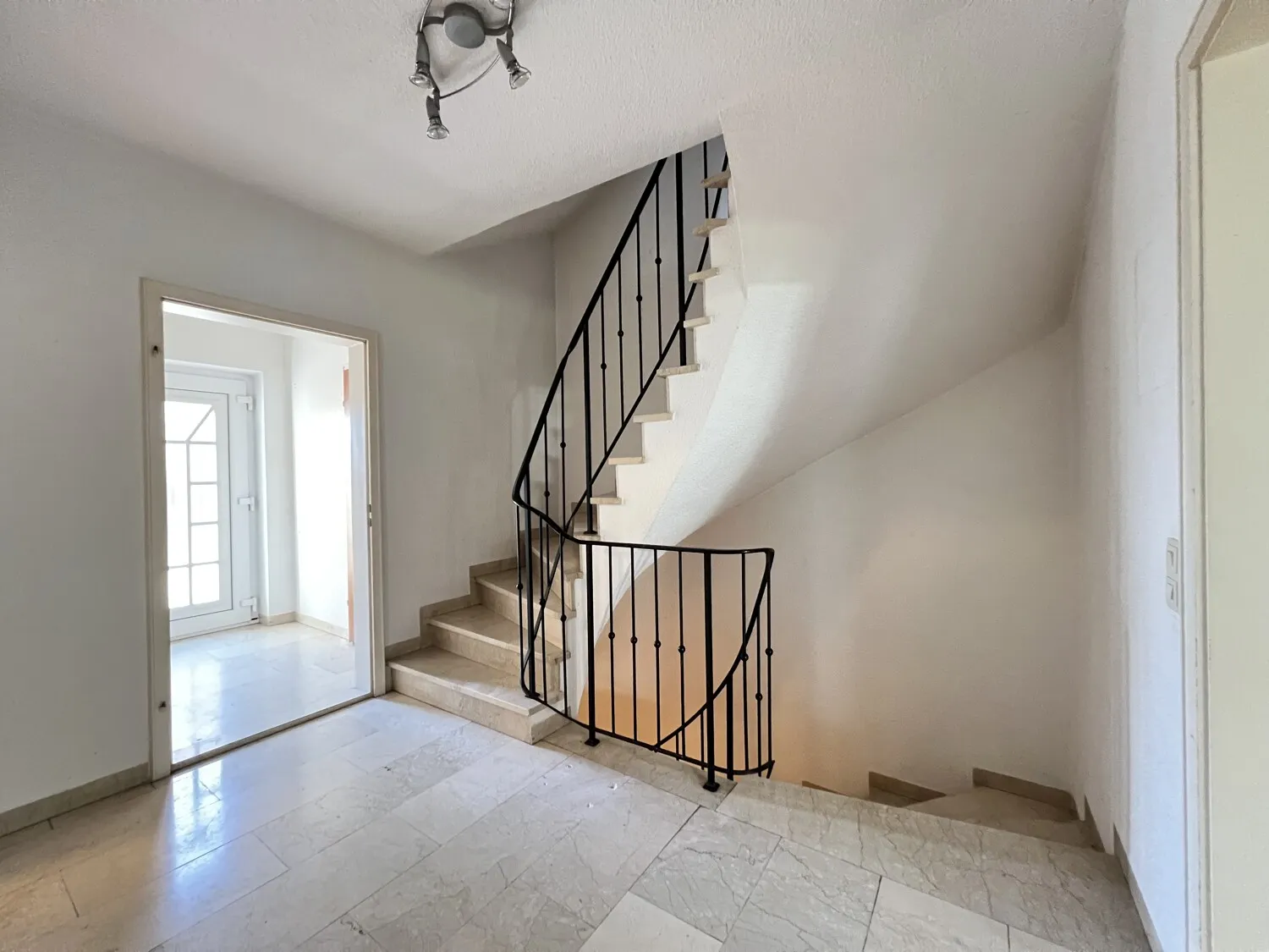 Flur & Treppenhaus EG