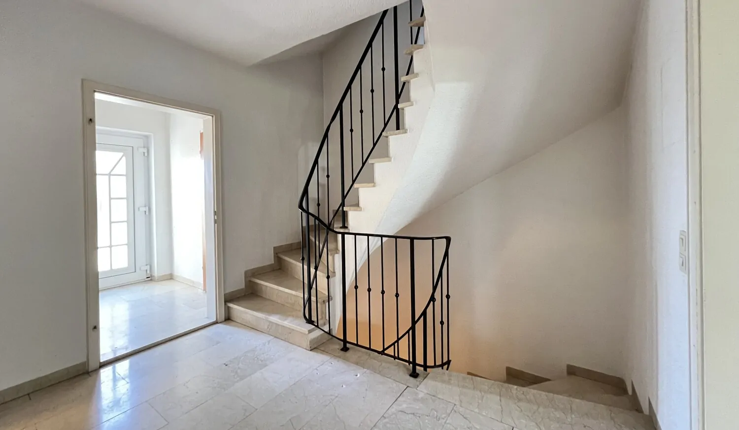 Flur & Treppenhaus EG