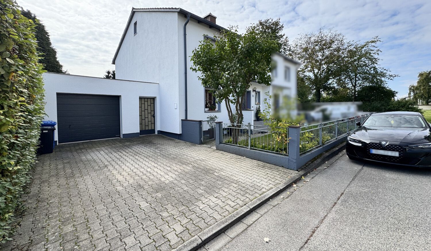 Große Einfahrt & Garage