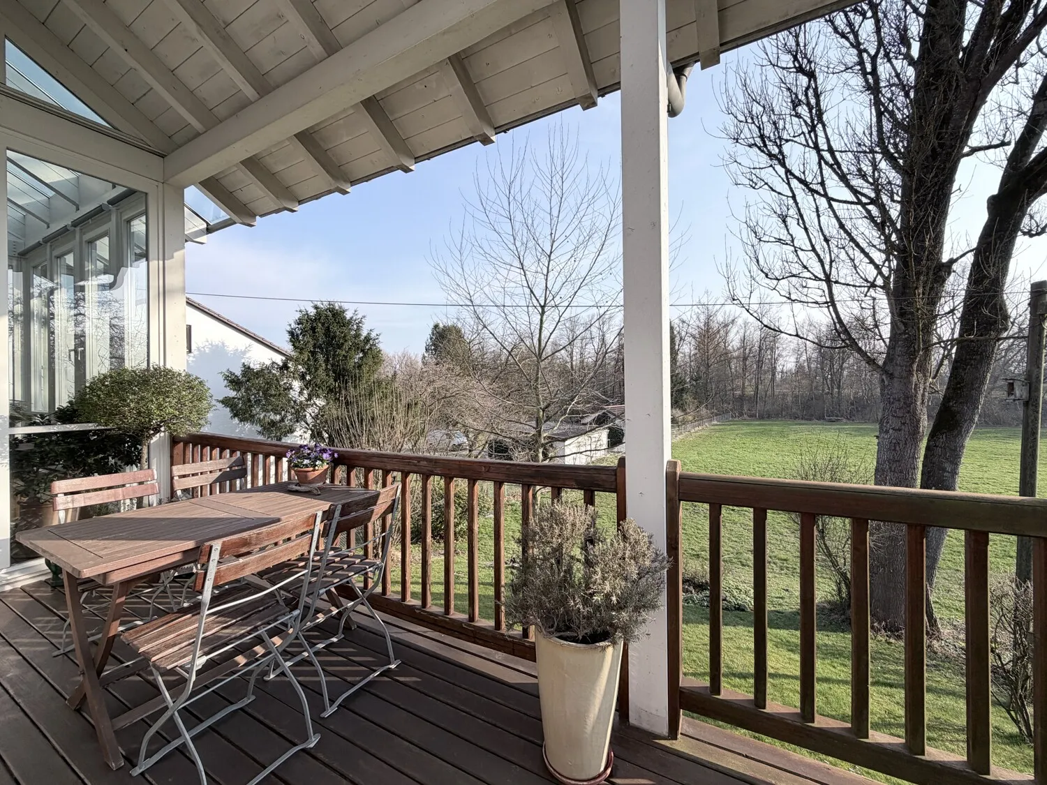 Idyllischer Südbalkon – rechte Seite