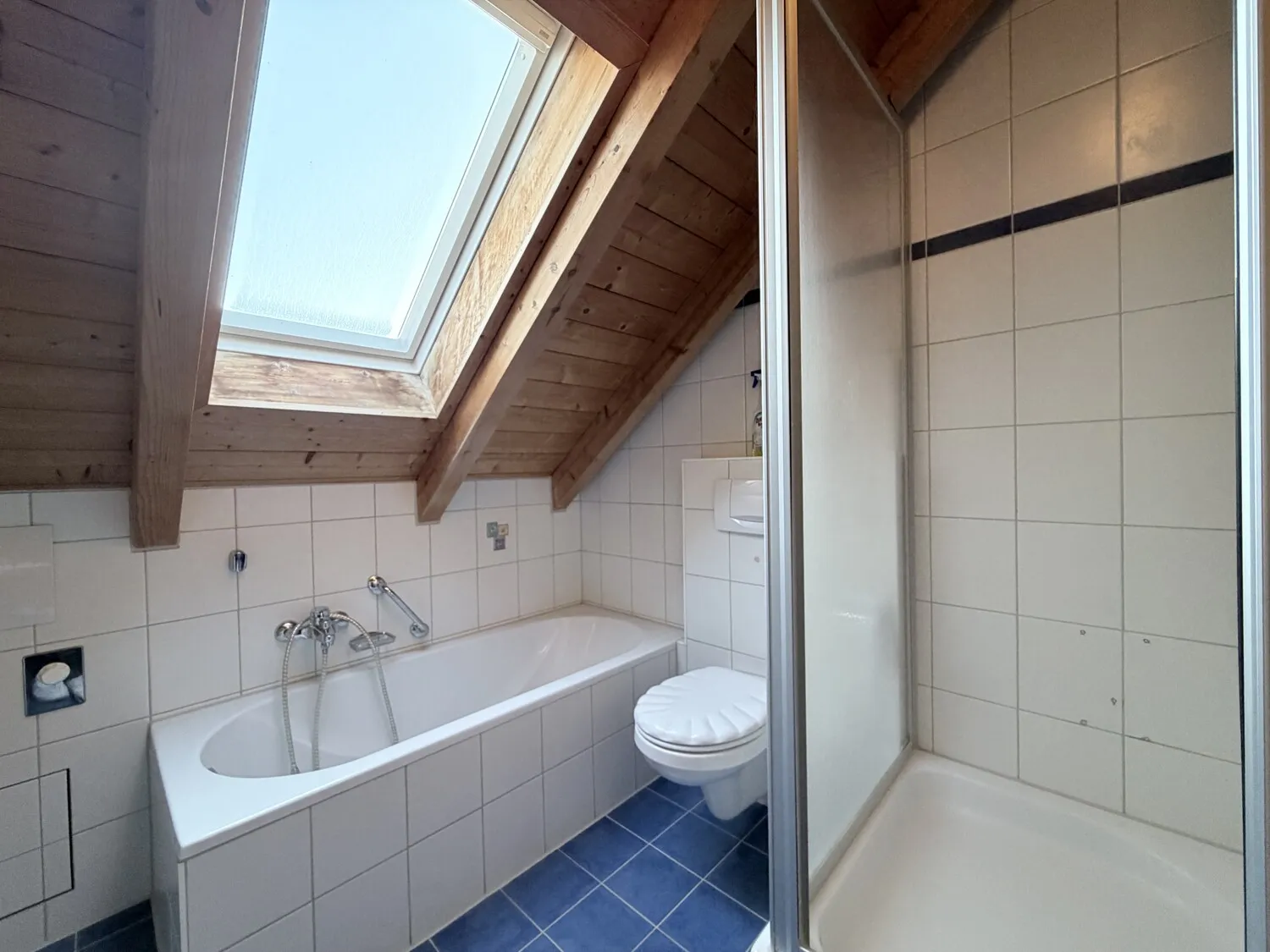 Dusche und Wanne