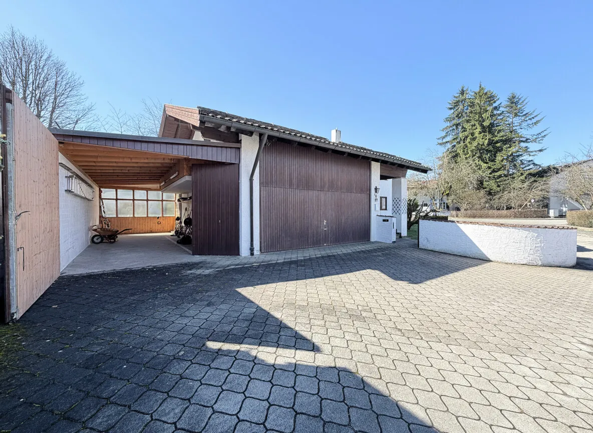 Große Einfahrt/Garage/Bootsgarage
