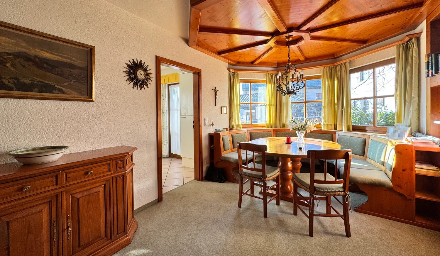 Essbereich und Zugang Küche