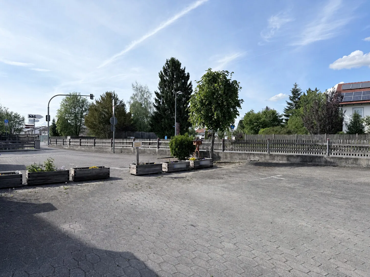 Zwei Stellplätze (zzgl. 15.000 €)