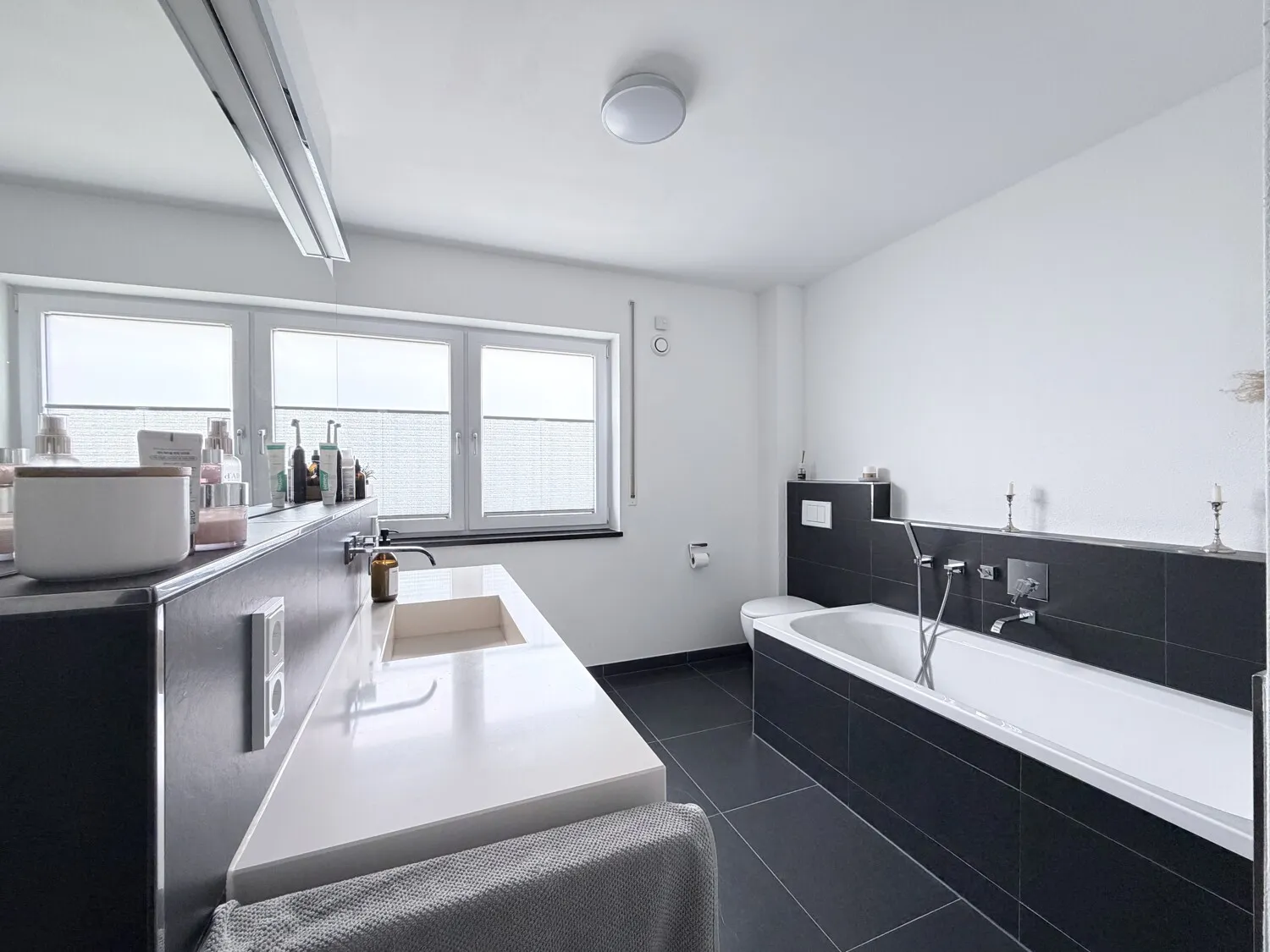 Bad mit Wanne & Dusche