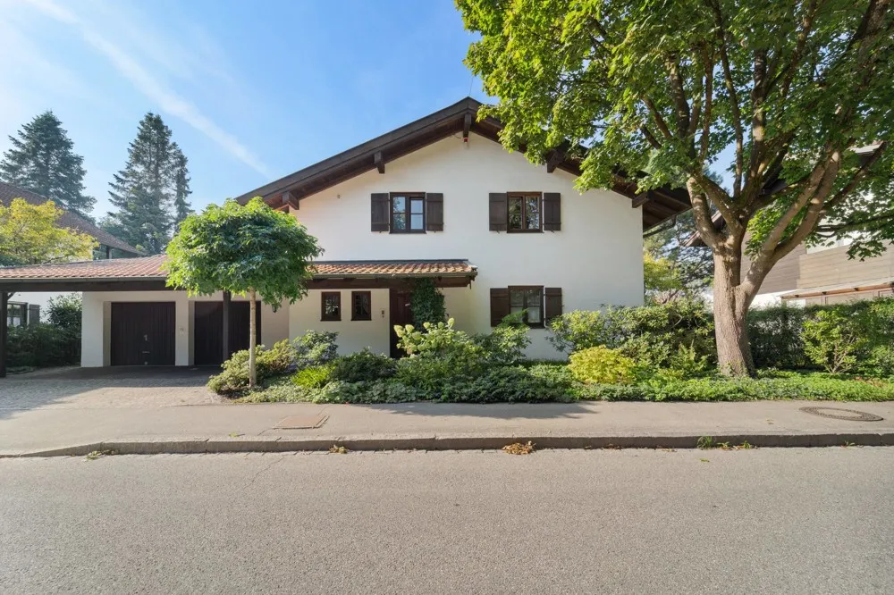 Ansicht Straßenseite & Doppelgarage