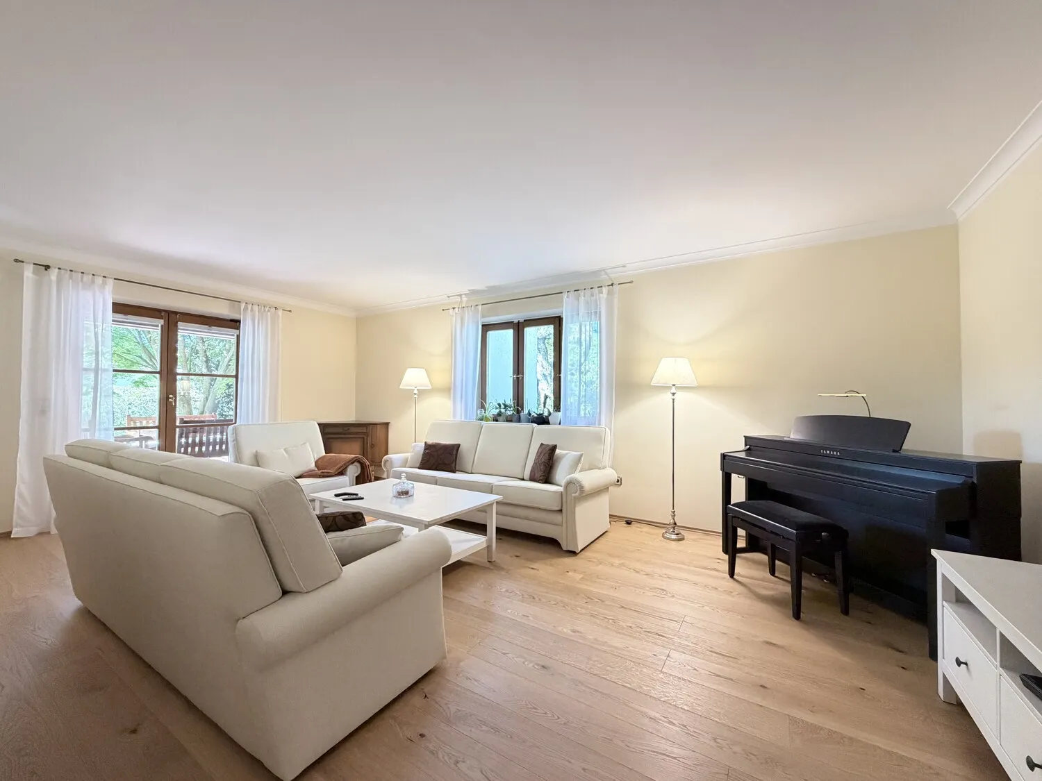 Wohnzimmer mit Terrassenzugang