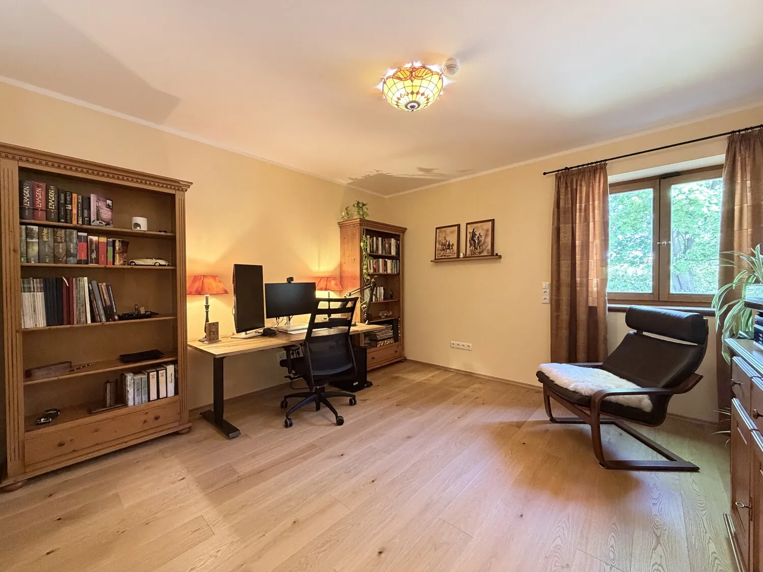 Büro EG